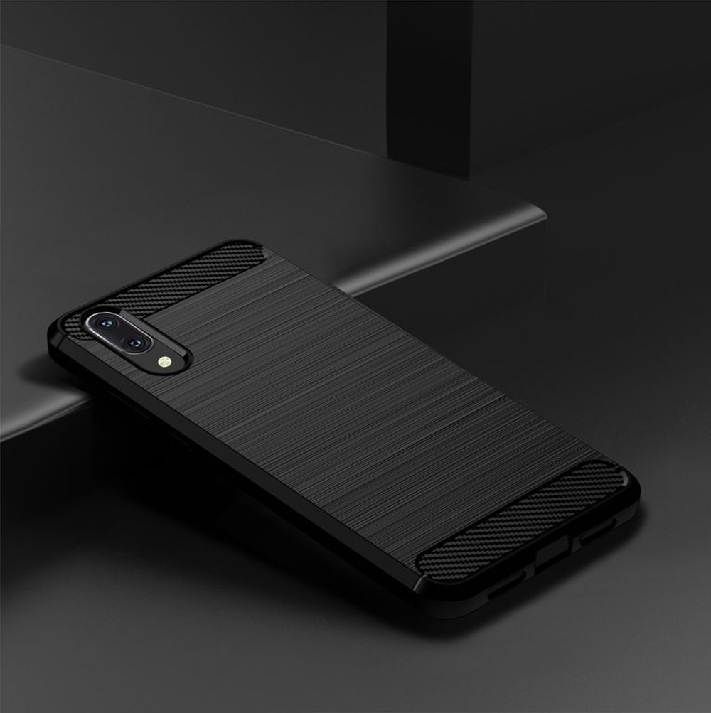 Чехол для Huawei P20 цвет Black (черный), серия Carbon от Caseport