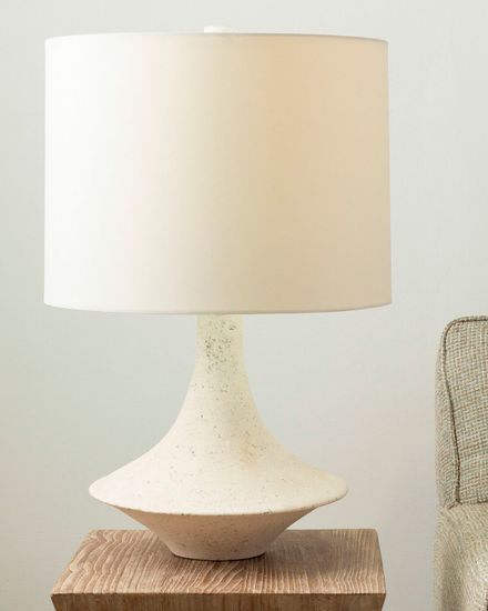 Белая настольная лампа “Шейди”