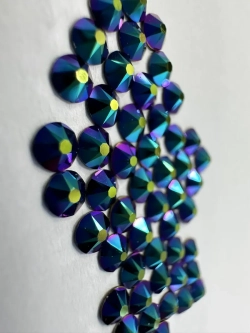 Стразы Swarovski Циркон 7ss Crystal Scarabaeus Green 30шт