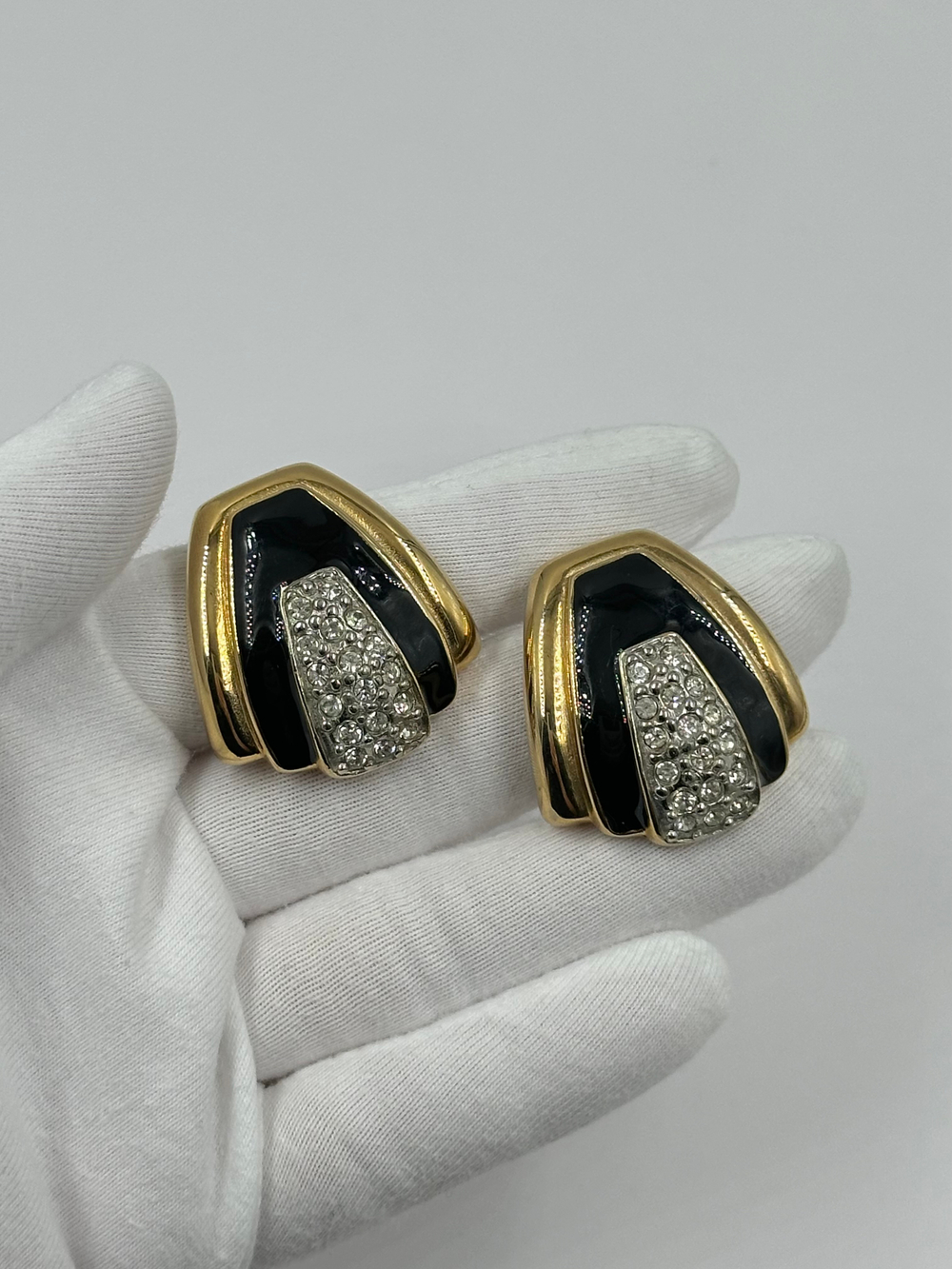 Клипсы с чёрной эмалью и кристаллами