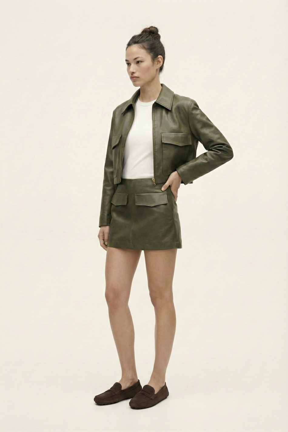 Юбка мини из экокожи с накладными карманами