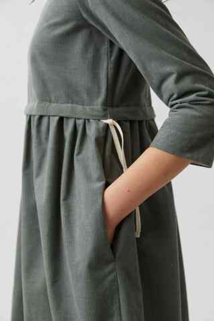 Платье с кулиской из вельвета цвета хаки