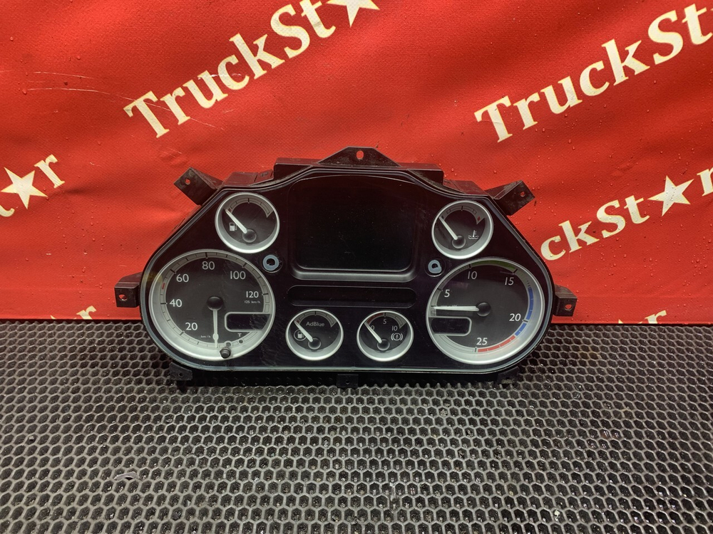 Панель приборов