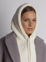 Капор женский вязаный молочный