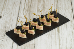 Канапе ветчина, сыр, маслина