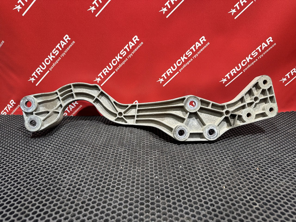 Кронштейн переднего бампера правый 2023г.