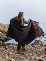 Шерстяной палантин с вышивкой (графит)