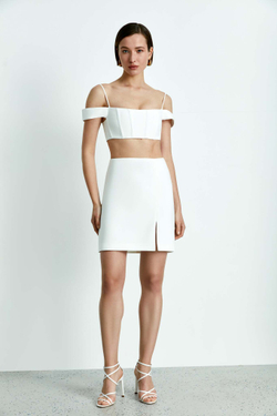 Топ укороченный корсетного типа из крепа с открытыми плечами