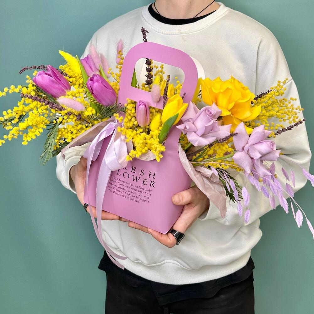 «Оттепель» Цветы в коробке с тюльпанами, мимозой, розами и лавандой