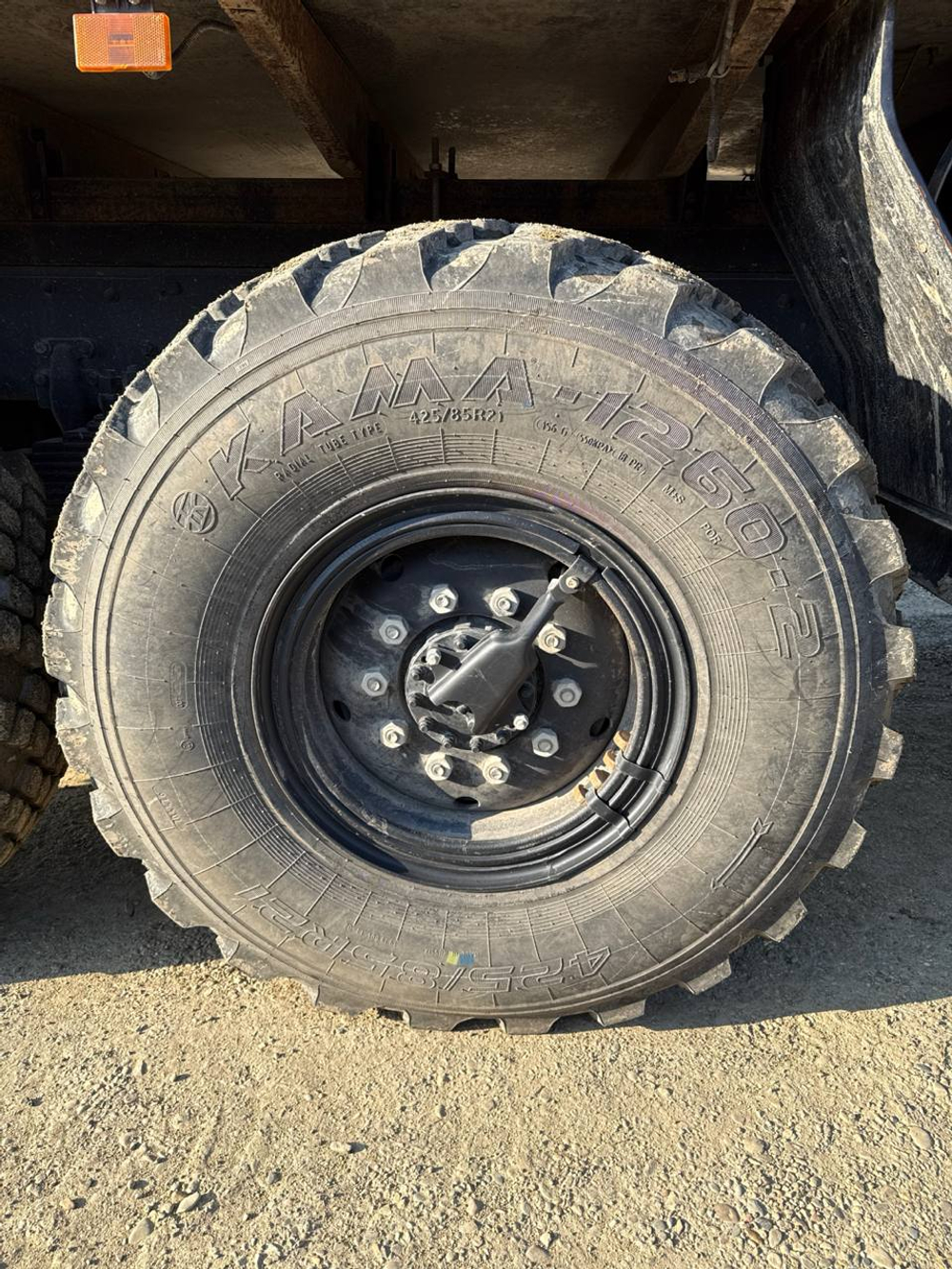 КамАЗ 43118 6x6 Бортовой с КМУ 438240-02 (Дизельный, 11,8 л, 300 л.с., МТ)