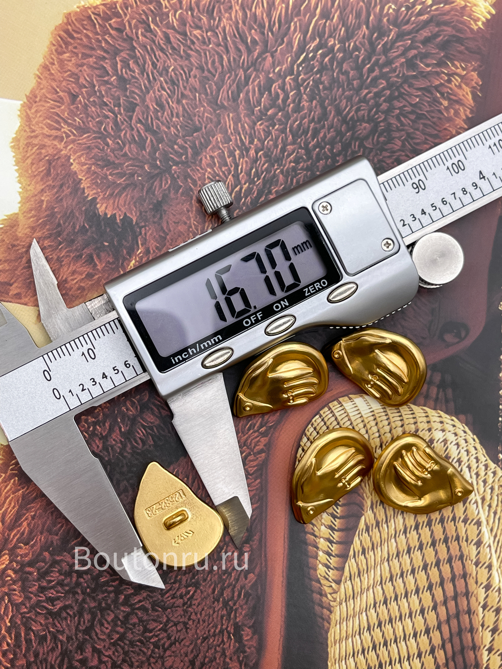 Пуговицы Скиапар. золотистые "Ладонь"