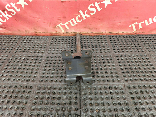 Кронштейн крыла заднего