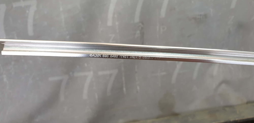 Молдинг двери задней правой Mercedes C (W205) 14-нв Б/У Оригинал A2056900480