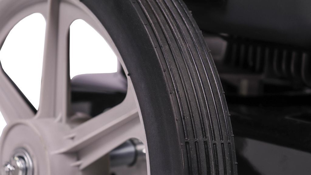 Колесный триммер Champion LMH5640