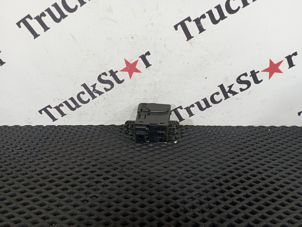 Кнопка ручного тормоза