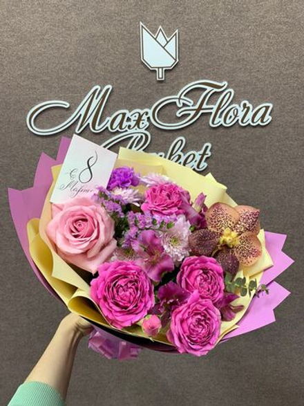 Букет 8 Марта М-37