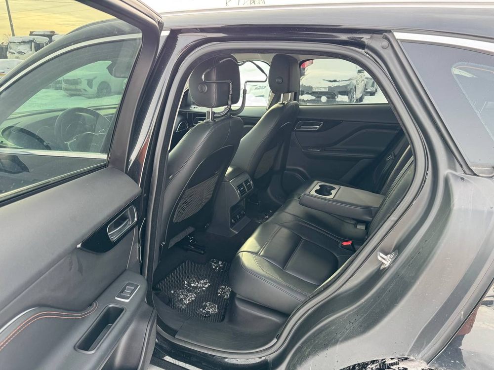 Jaguar F-PACE 2.0 Pure AWD