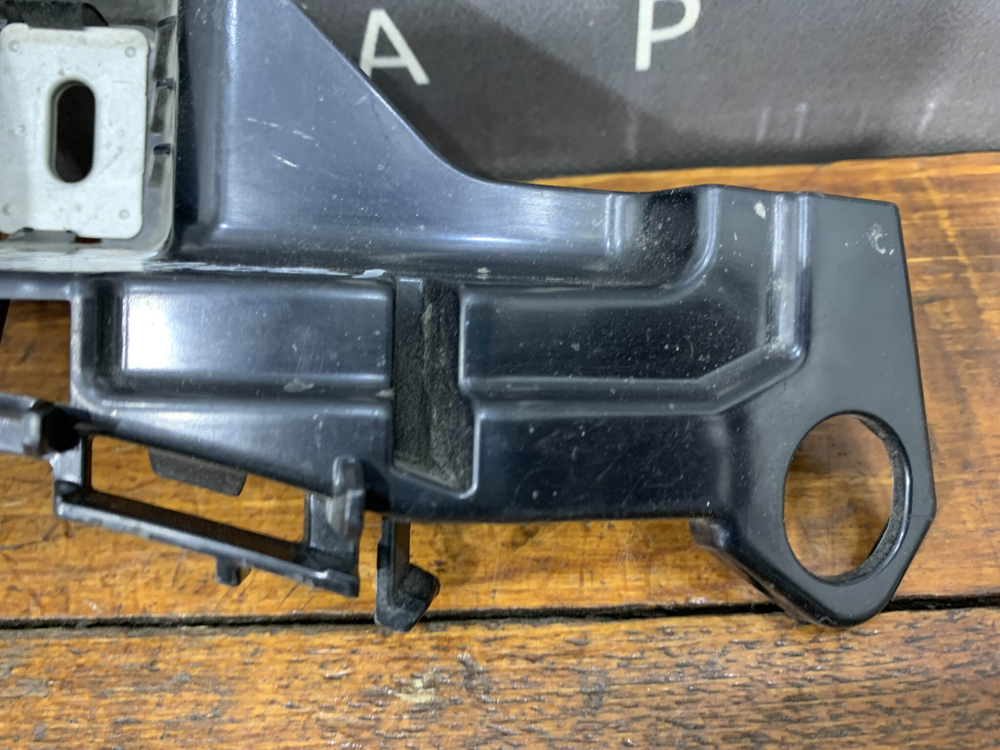 Кронштейн заднего бампера Mercedes С (W205) Новый Оригинал A2058850465