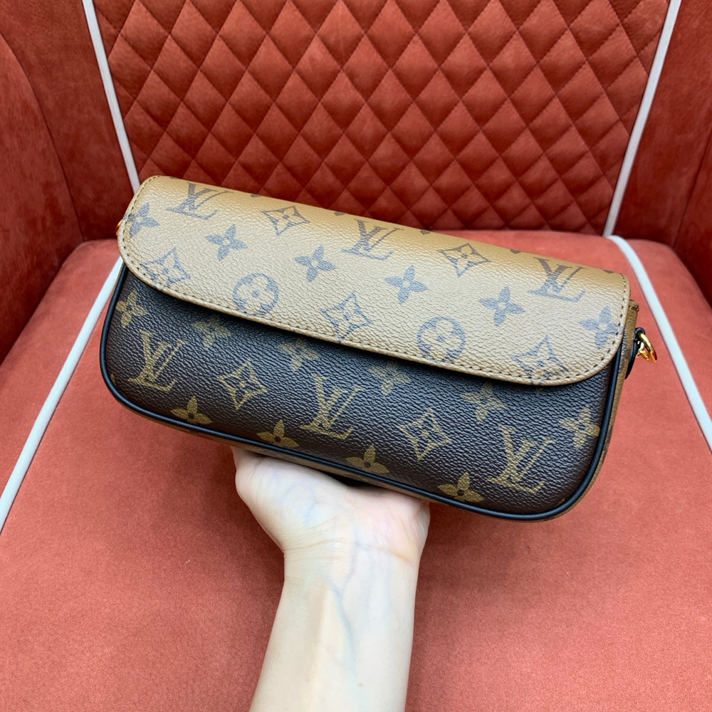 Louis Vuitton Wallet on Chain Ivy