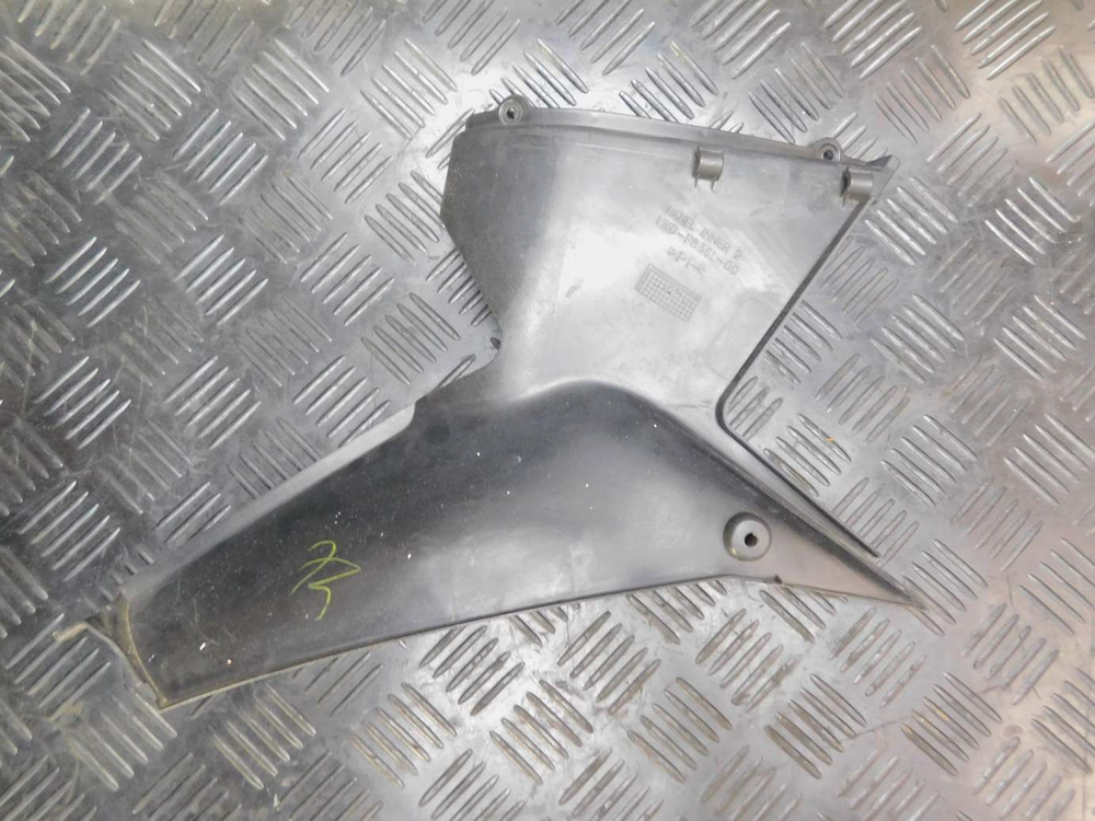 Пластик внутренний левый Yamaha YZF-R25 1WD-F836L-00