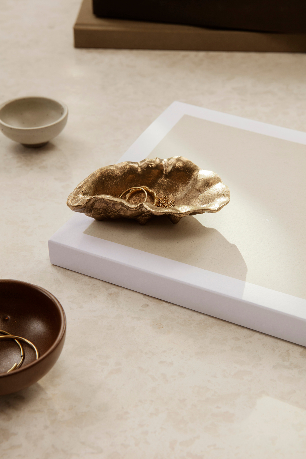 Чаша Ferm Living Oyster Bowl - Brass