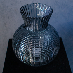 24. Тёмно-синяя округлая ваза с рельефом