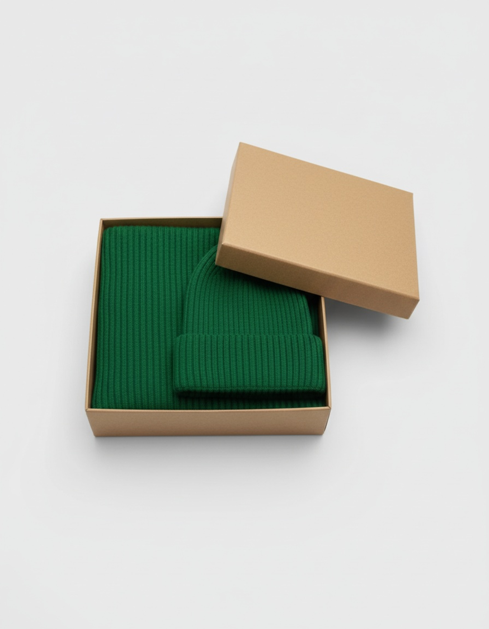 Набор из зеленой шапки и шарфа