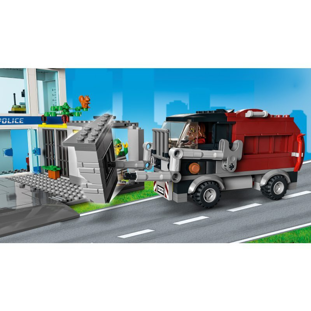 Конструктор LEGO City - Полицейский участок 60316