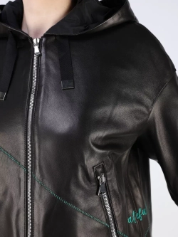 Кожаная куртка демисезонная с капюшоном