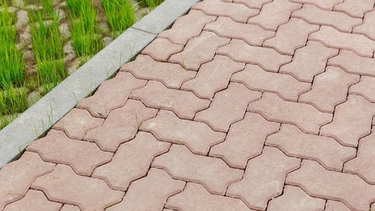 Очистка тротуарной плитки в зависимости от вида загрязнений