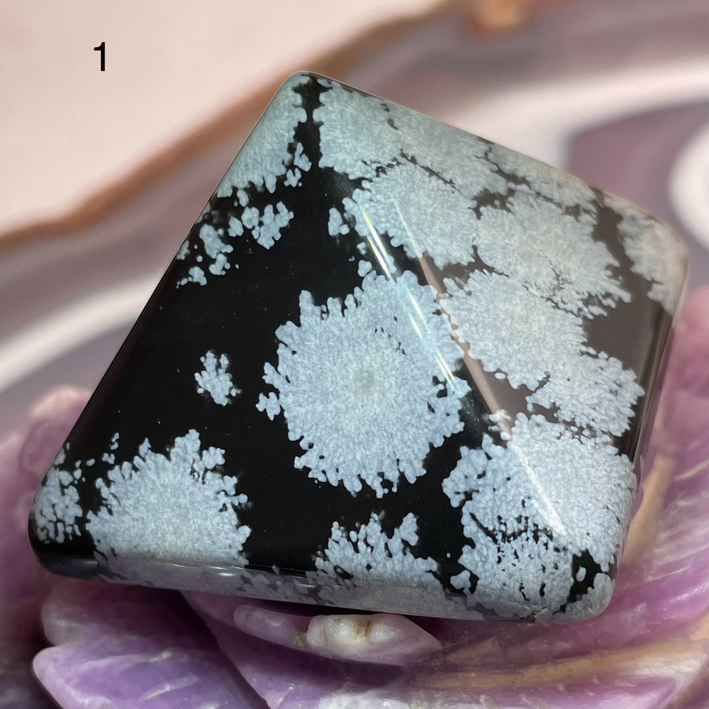 40299 Обсидиан снежный Пирамида 40мм