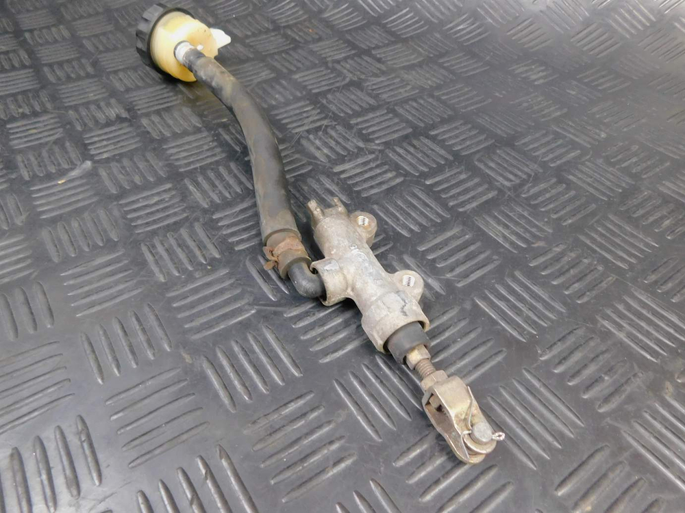 Цилиндр заднего тормоза Kawasaki ZZR 400 98 053090