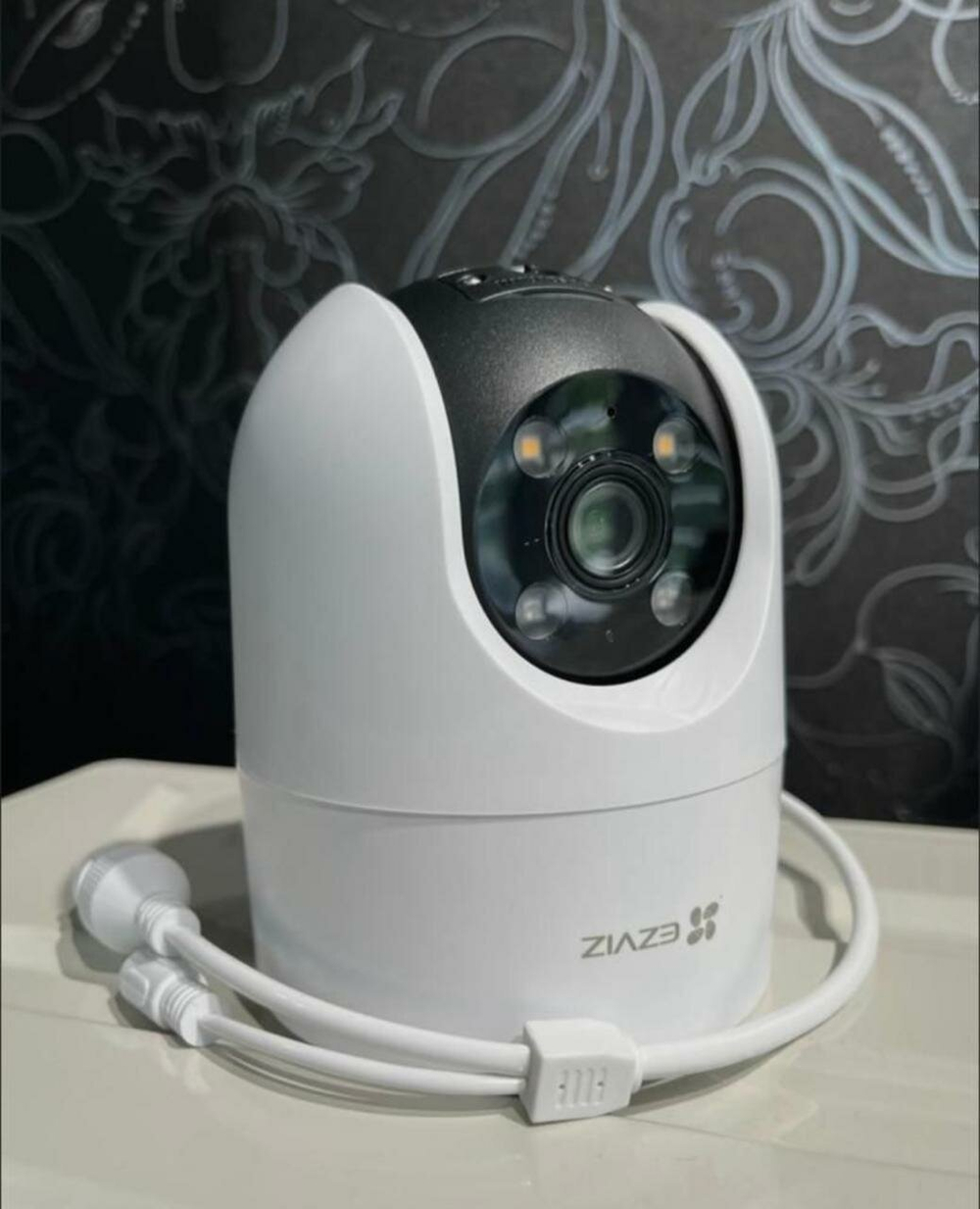 EZVIZ H8c 2 МП поворотная Wi-Fi камера c распознаванием людей.