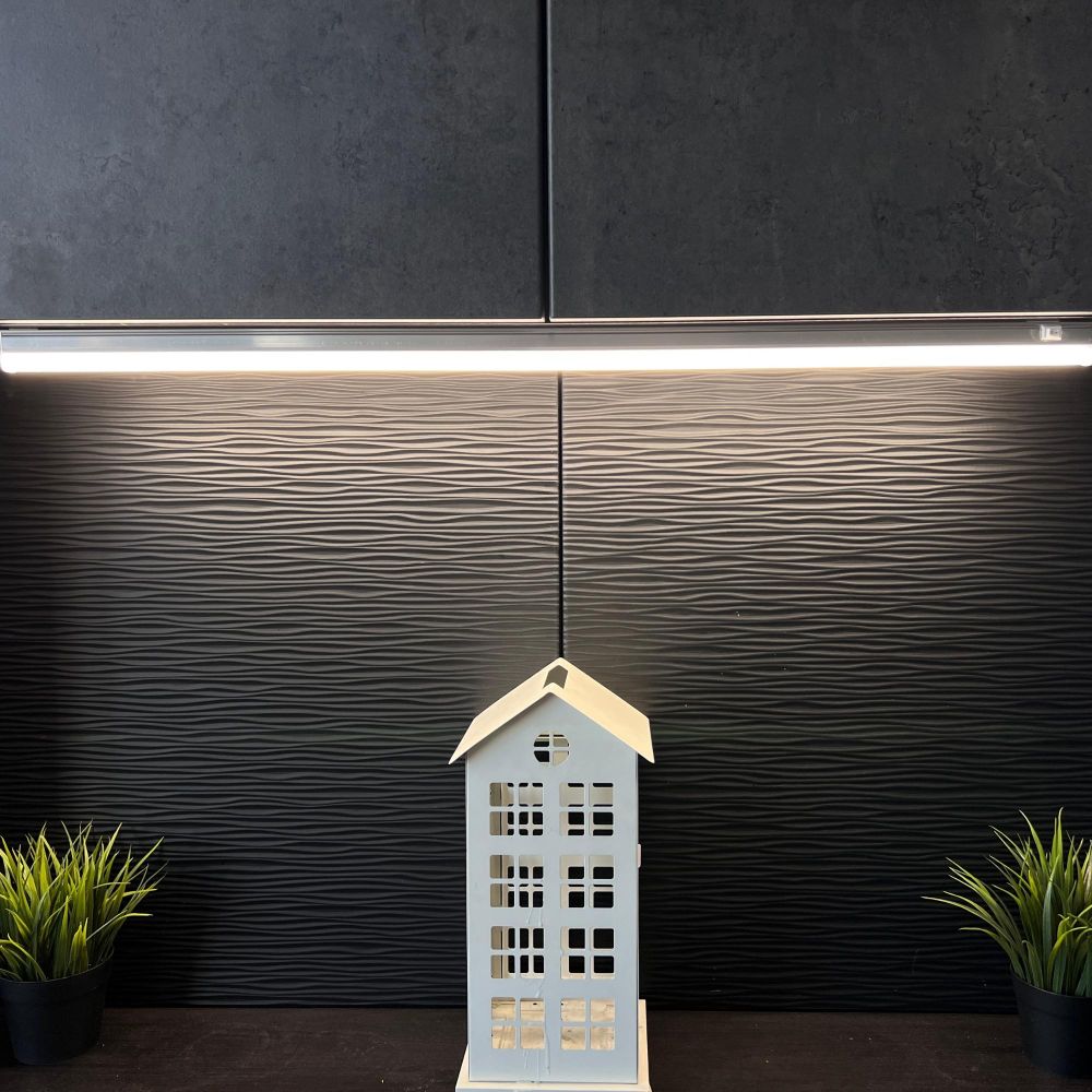 ULI-L02-7W-4200K-SL Линейный светильник LED аналог Т5. 580Lm. 4200K. выключатель на корпусе.Цвет корпуса серебристый.