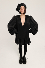 Платье с воланом