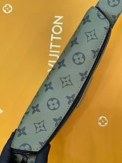 Сумка-мессенджер Louis Vuitton