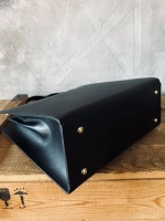 Женская черная форматная сумка из натуральной кожи "Сафьяно"