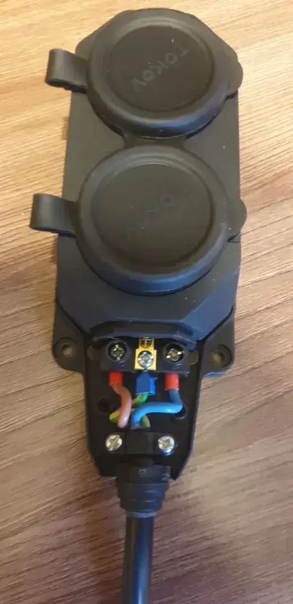 Удлинитель С плоской потайной Вилкой с Кольцом 3 метра 3 влагозащитные розетки IP45 с защитными крышками с заземлением