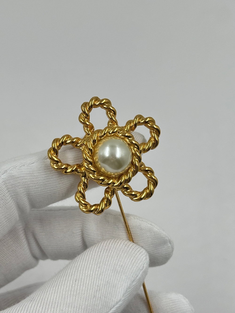 Брошь булавка Ромашка Moschino