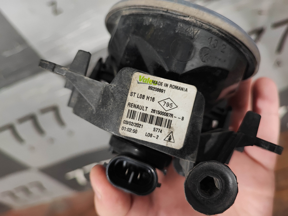 ПТФ левая Logan 2, Sandero 2, Duster, Vesta, X-Ray Б/У Оригинал 261500097R