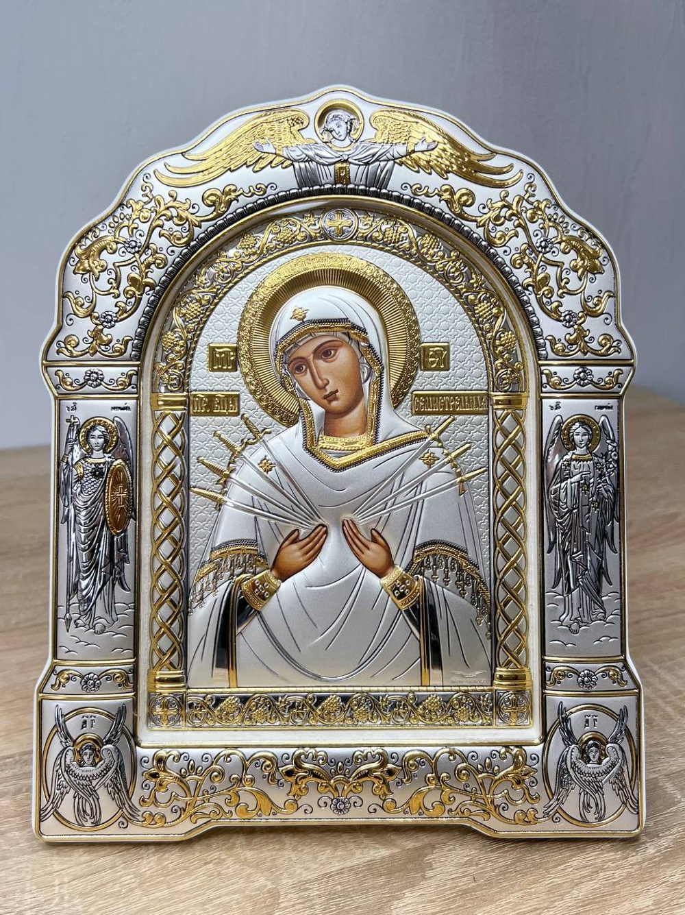 Семистрельная БМ, икона арочная с рамкой под стеклом, белое дерево 266х335