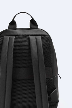 ZARA ОДНОТОННЫЙ РЮКЗАК ИЗ РЕЛЬЕФНОЙ ТКАНИ, ЧЕРНЫЙ