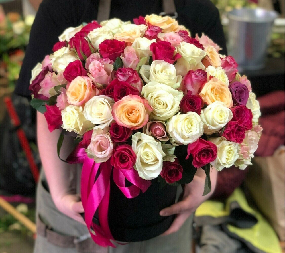 Бокс с миксом их 51 эквадорской розы