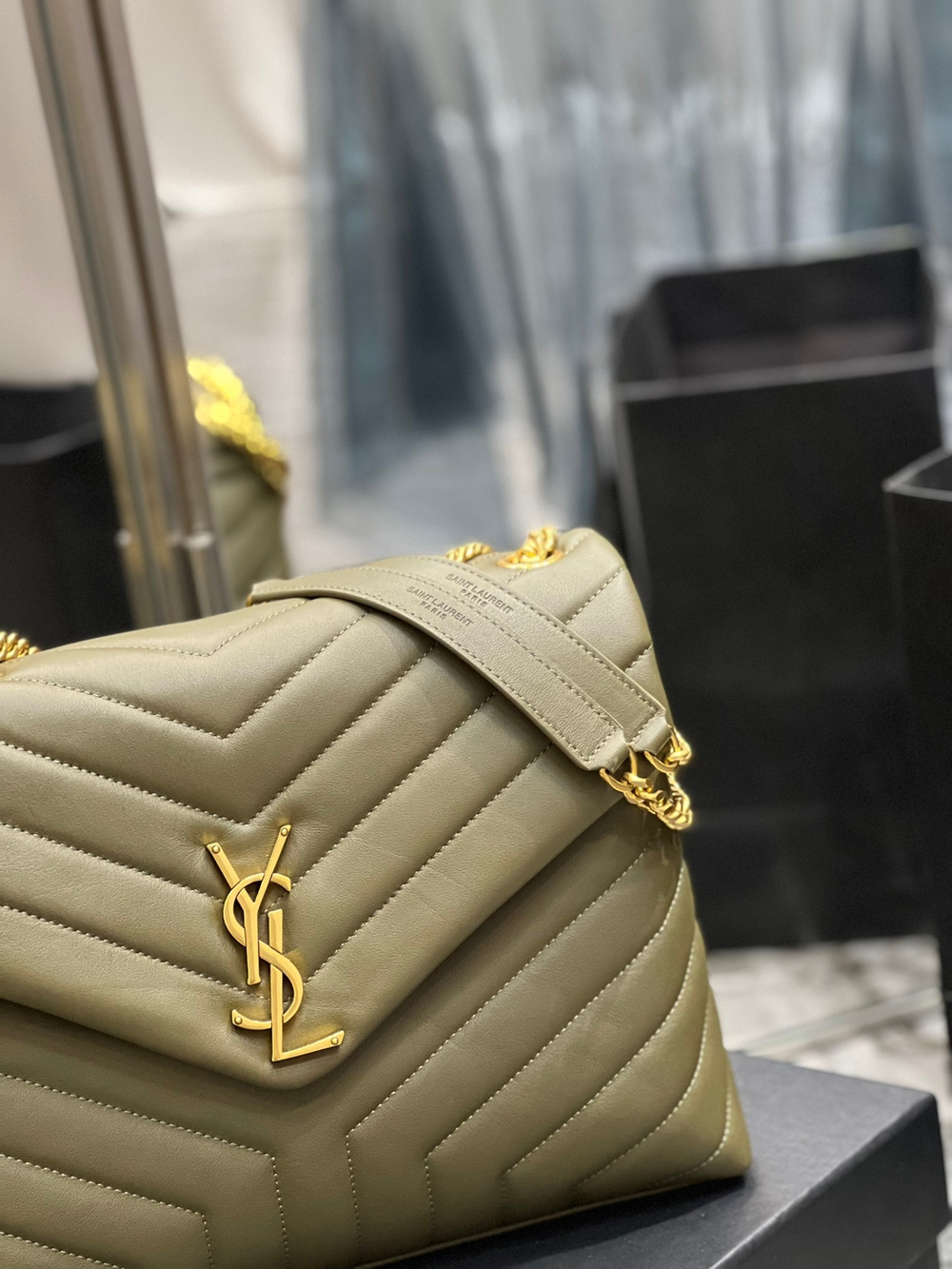 Saint Laurent Loulou 32 cm
