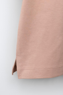 ZARA ОДНОТОННАЯ ФУТБОЛКА, ШОКОЛАДНЫЙ