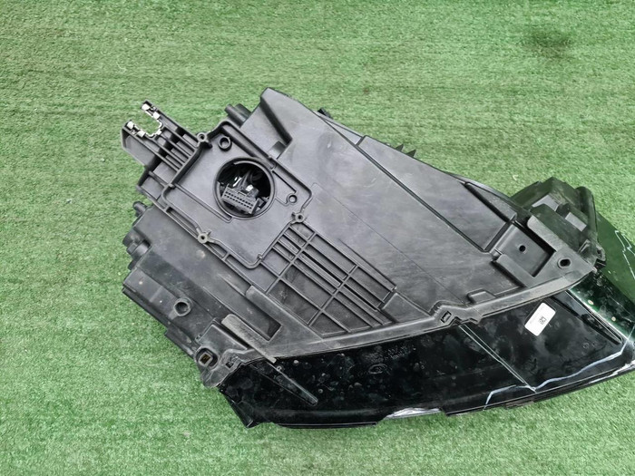 Фара левая Audi Q3 1 8U (2014-2018) ксенон