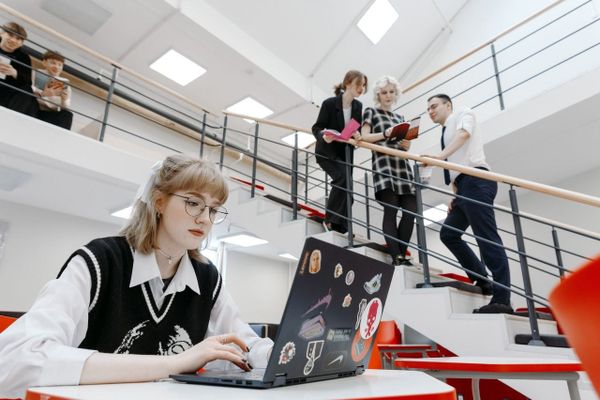 Студенты в России теперь имеют доступ к ChatGPT для написания дипломных работ.
