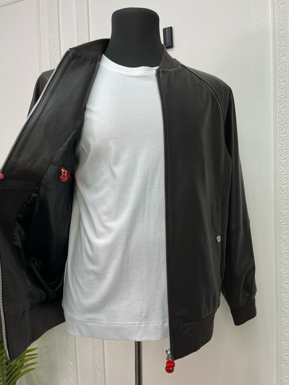 Кожаная куртка Kiton