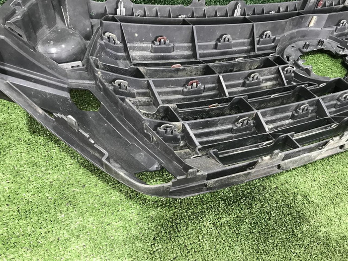 Решетка радиатора Toyota Land Cruiser 200 (2015-2021)