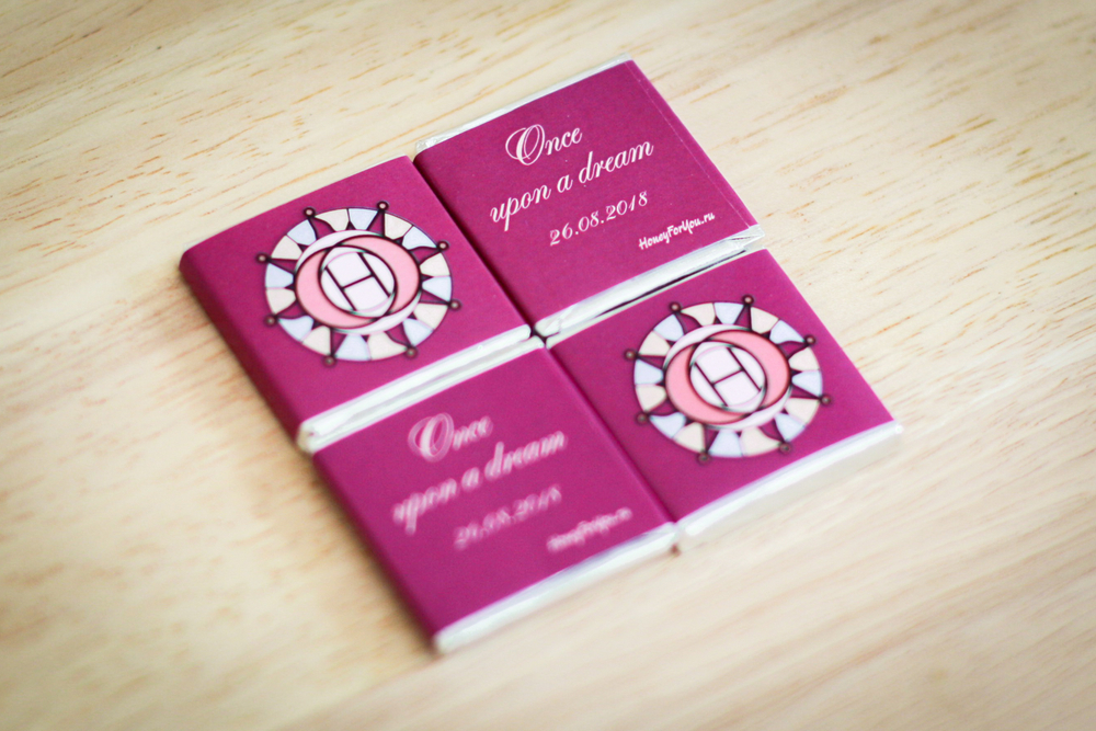 Шоколадная бонбоньерка, размер 3,5х3,5 см